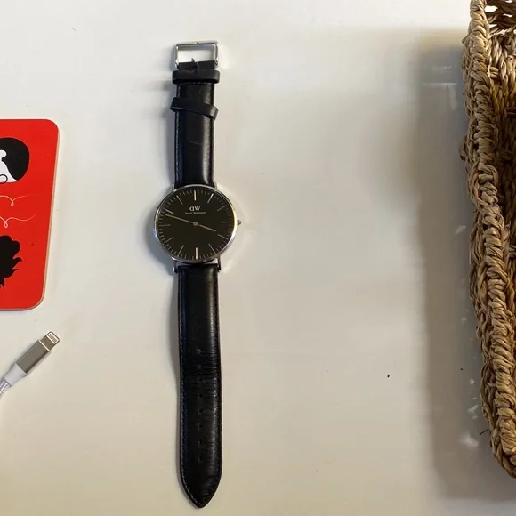 Black and silver Daniel Wellington watch 38mm - Picture 2 of 5